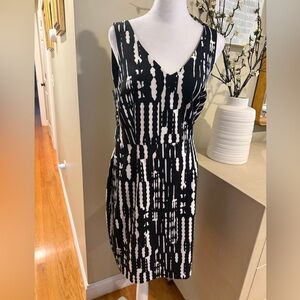Trina Turk Black and White Printed V-Neck Sleeveless Dress Size 6